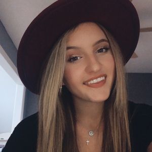 Meet your Posher, Sophia